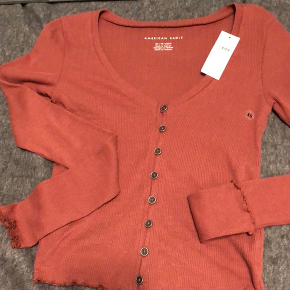 American Eagle Outfitters Tops - American Eagle tan/red long sleeve XSmall American Eagle Outfitters Tops - American Eagle tan/red long sleeve XSmall